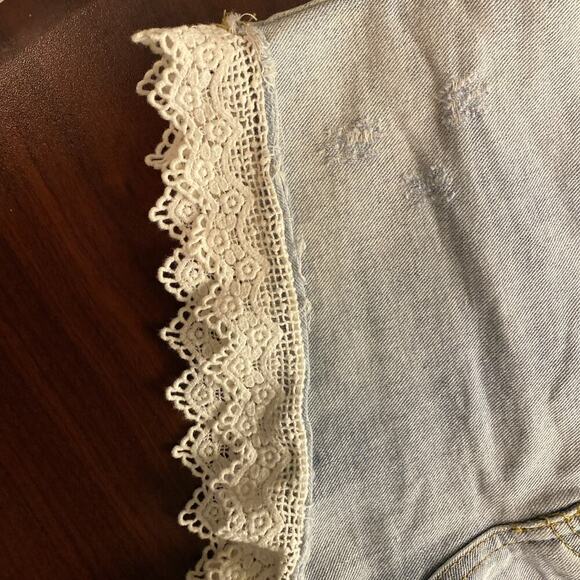 Free People Crochet Lace Trim Boho Denim Jean Shorts Womens Size 28 Button EUC - Picture 6 of 14